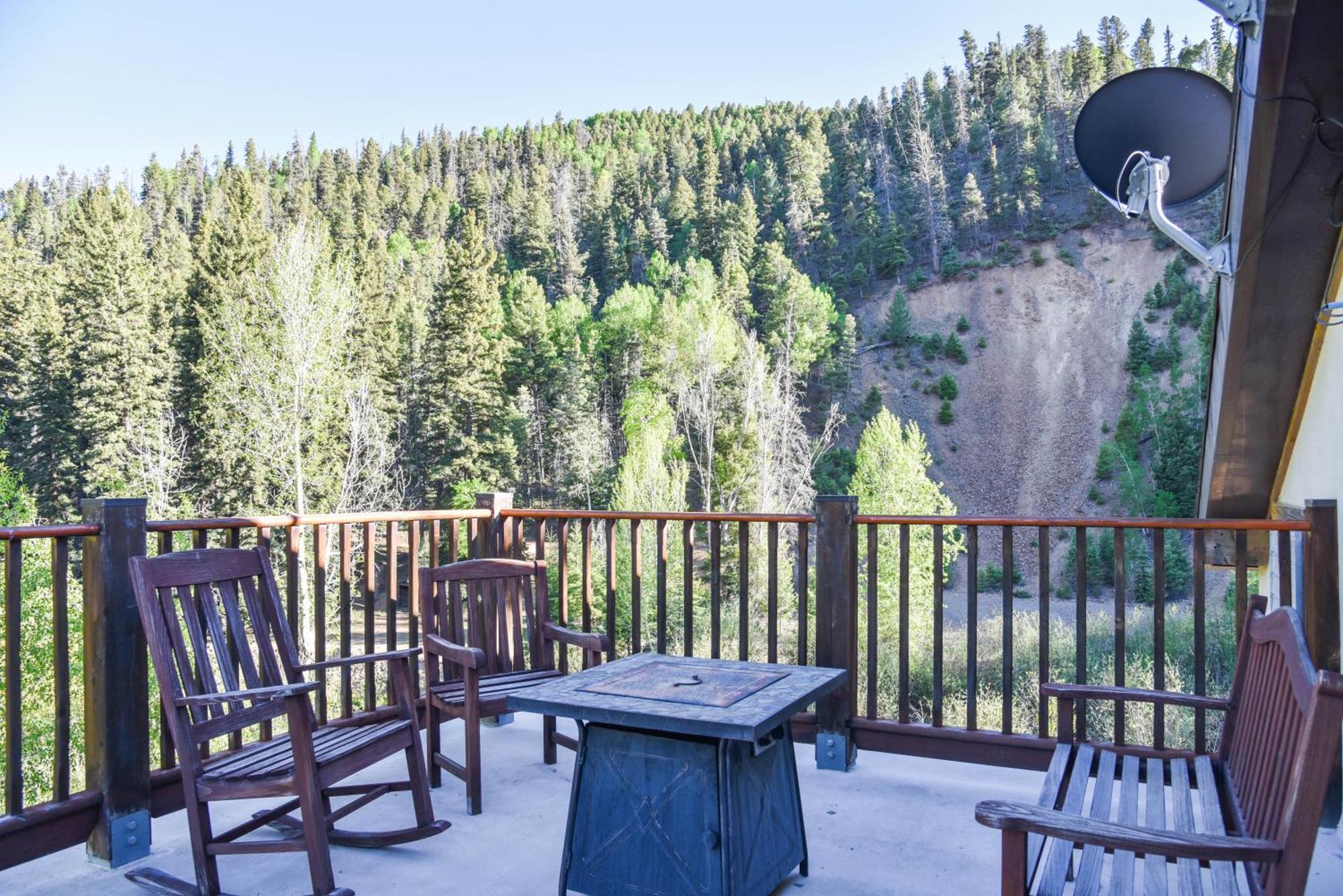 River Lyric Lodge - Formerly Double Dog Red River Buitenkant foto