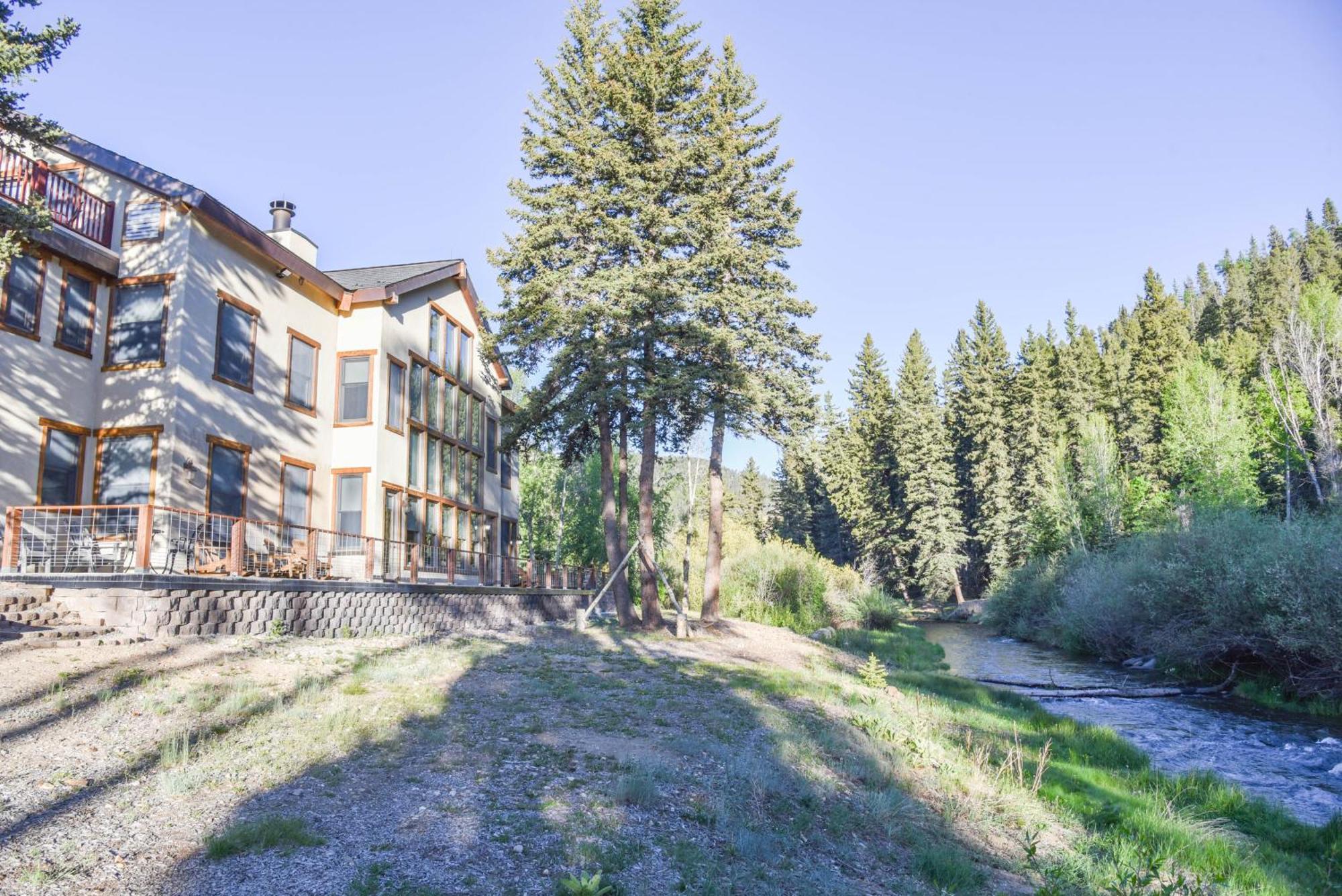 River Lyric Lodge - Formerly Double Dog Red River Buitenkant foto