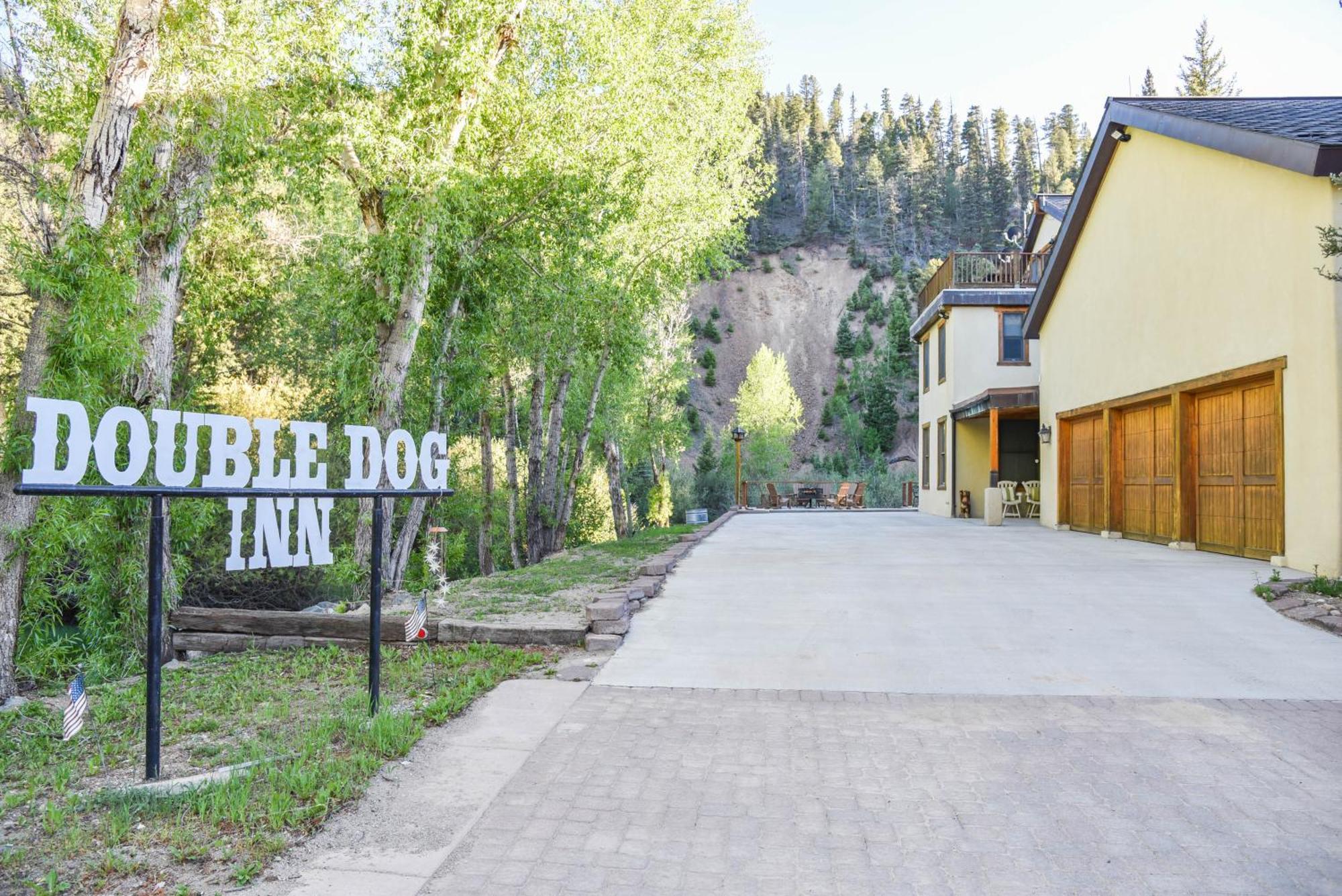 River Lyric Lodge - Formerly Double Dog Red River Buitenkant foto